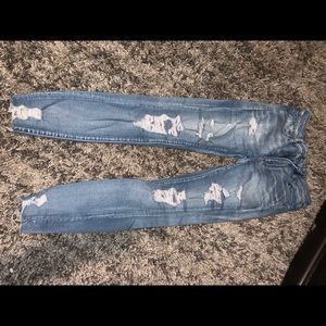 Distressed skinny jeans